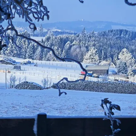 Zauberblick Am Rennsteig Frankenwald Freistehend Naturnah Hundefreundlich Eingezaeunt Casa de Férias *